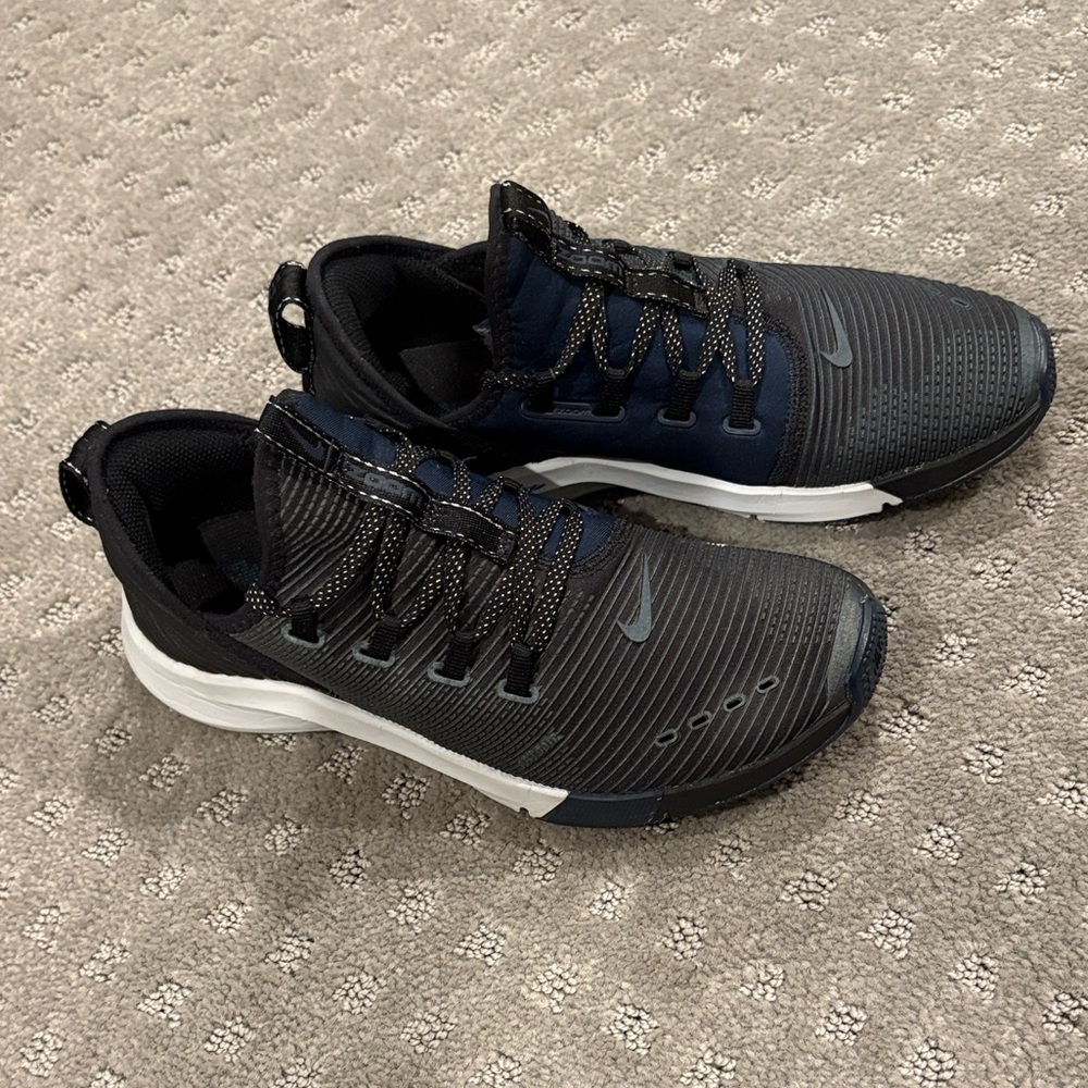 Nike Women's Black and Navy Sneakers